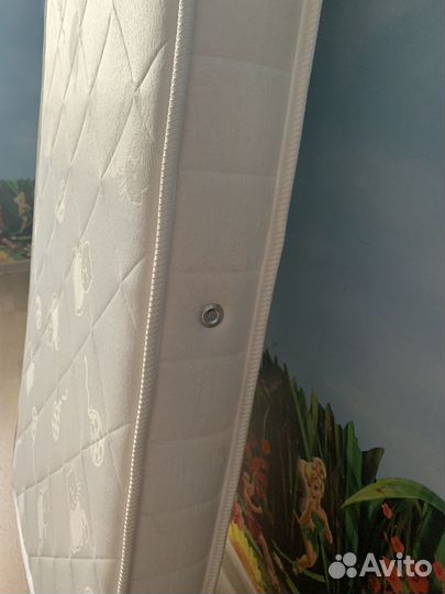 Детская кроватка с матрасиком