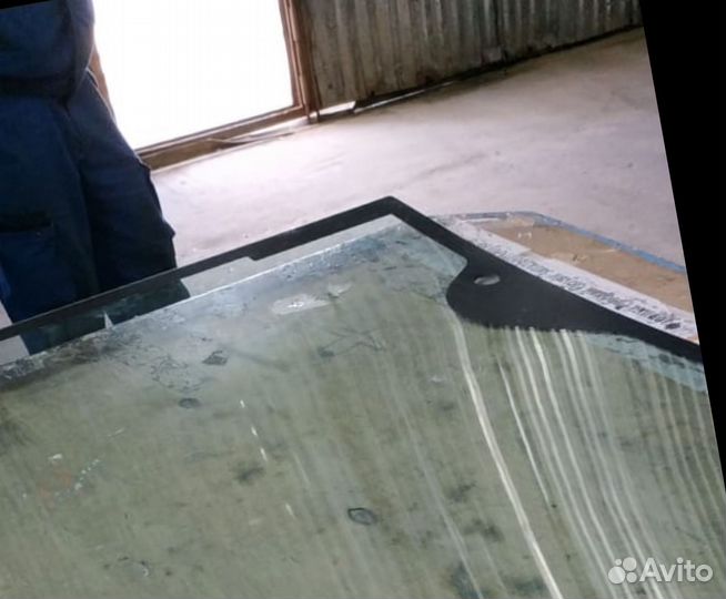 Стекло боковое правое Hitachi/zx250