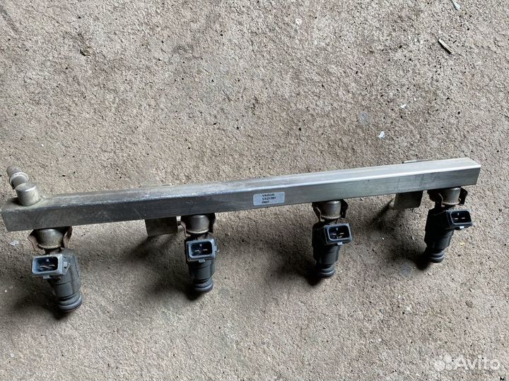 Рампа топливная с форсунками Lifan Breez 520