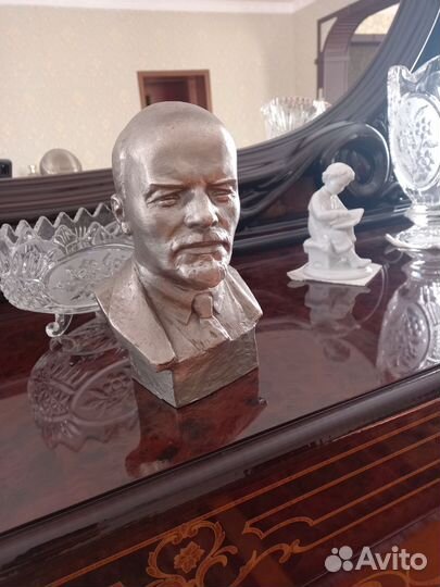 Бюст ленина