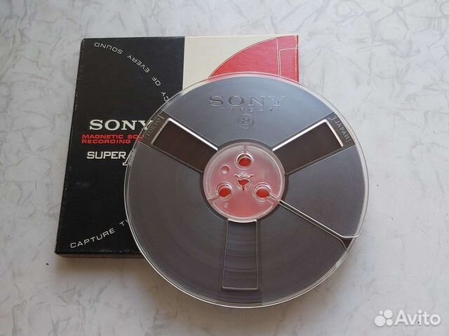 Магнитная лента катушки с записью