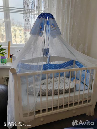 Кроватка с маятником