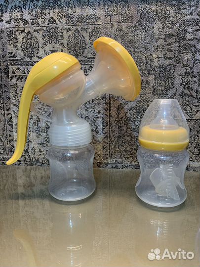Бутылочки для кормления и молокоотсос