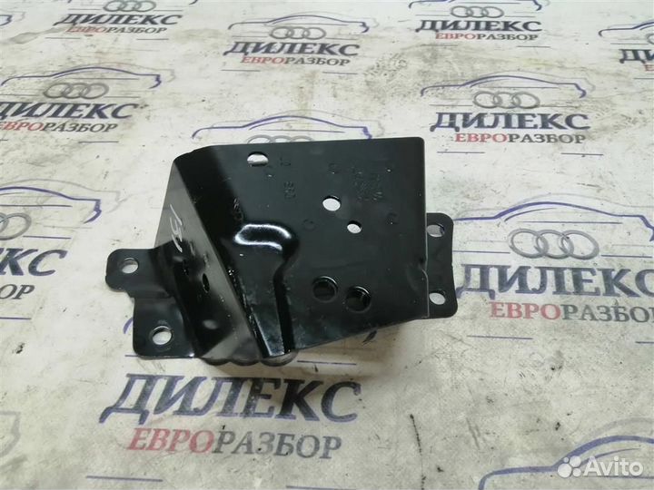 Кронштейн (сопут. товар) VW Touareg 2002-2010