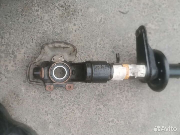 Поворотный кулак левый Ланос