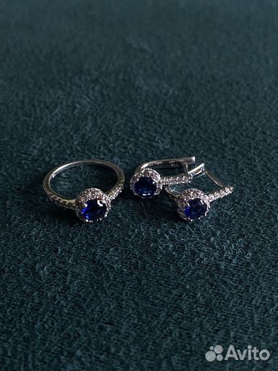 Серебряный комплект с фианитами (серьги и кольцо)