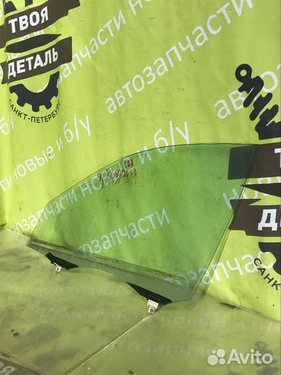 Стекло двери переднее правое Toyota Matrix 1ZZ-FE