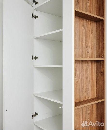 Шкаф с ручками новый