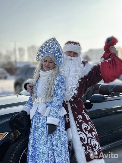 Дед Мороз и Снегурочка на кабриолете
