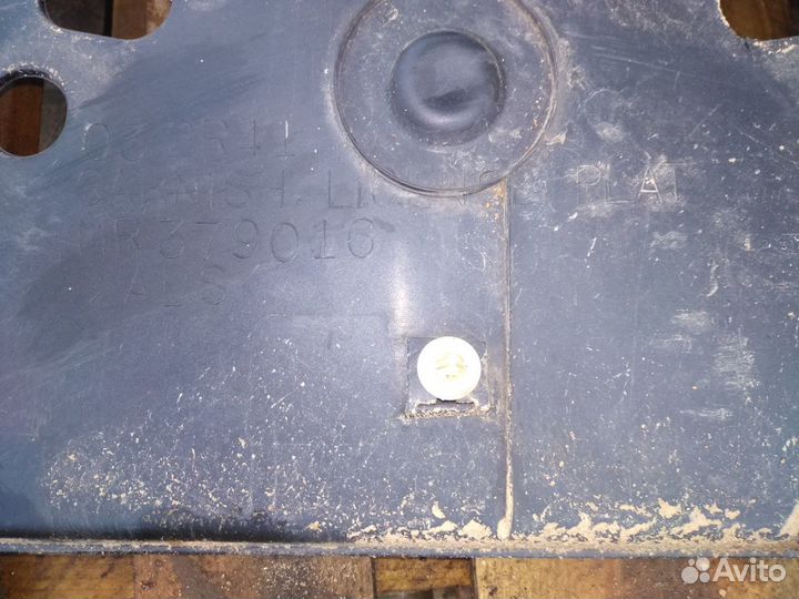 Накладка багажника MR379016 Мицубиси Ланцер 9