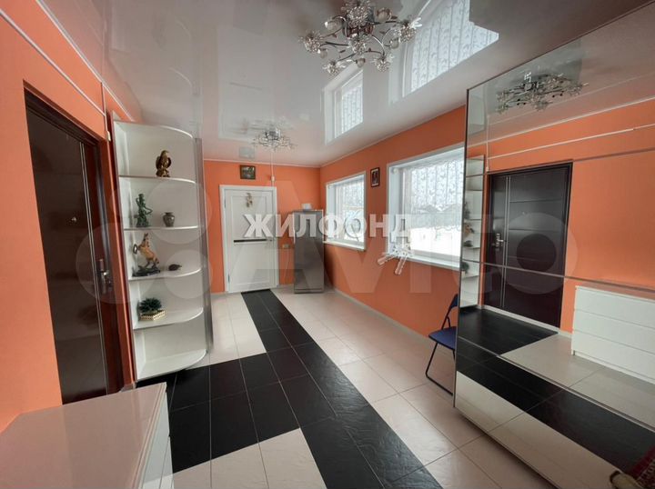 Дом 287 м² на участке 17,9 сот.