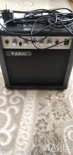 Новый Гитарный комбоусилитель