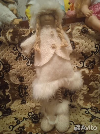 Дед мороз и снегурочка под елку