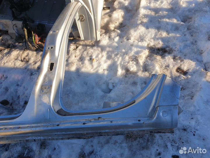 Порог левый со стойкой Audi A4 B6 Ауди А4 Б6 Сед