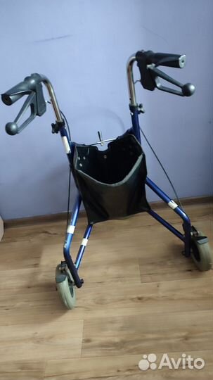 Ходунки для взрослых на колёсах и сумкой