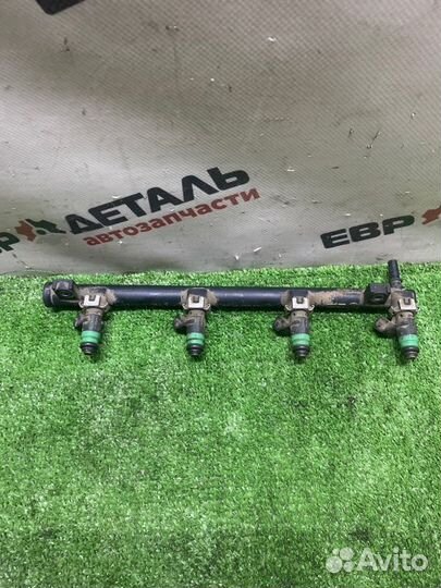 Топливная рейка с форсунками Renault Sandero