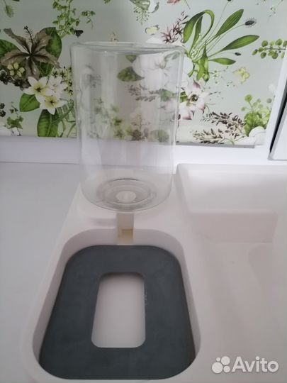 Кормушка для кошек и собак