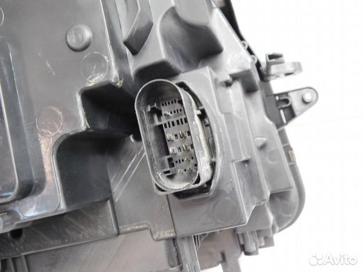 Фара левая Volkswagen Tiguan