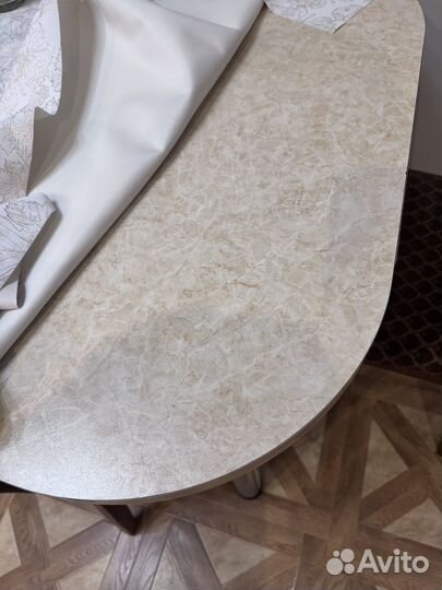 Кухонный стол и стулья