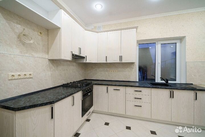 Кухонный гарнитур под встроенную технику