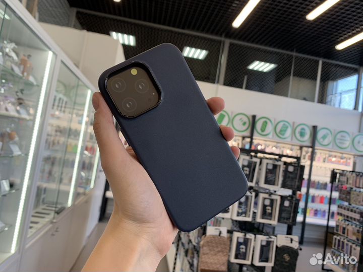 Чехол кожаный с MagSafe для iPhone