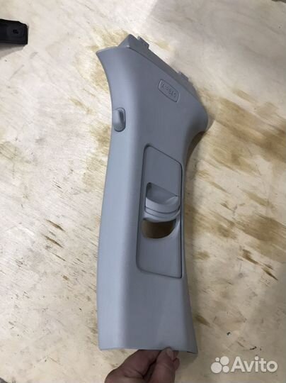 Верхняя обшивка средней стойки Octavia A7