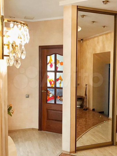 Дом 442 м² на участке 10 сот.