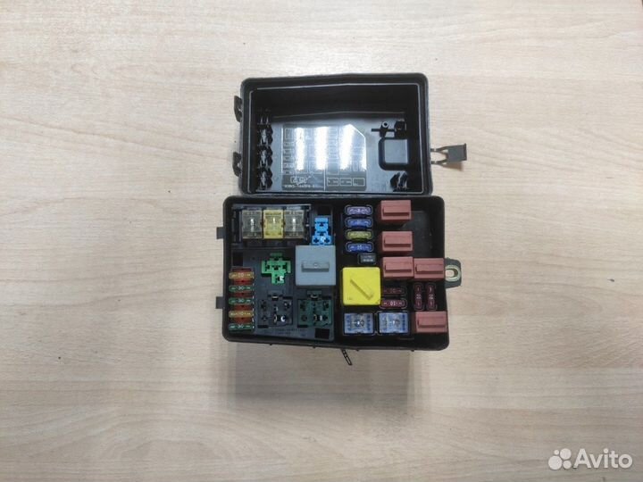 Блок предохранителей Ford Mondeo 2