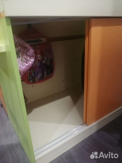 Детская кровать чердак со столом и шкафом бу