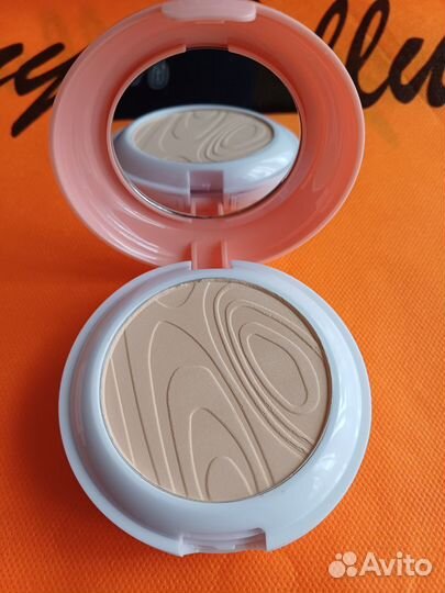 Компактная увлажняющая пудра для лица с коллагеном