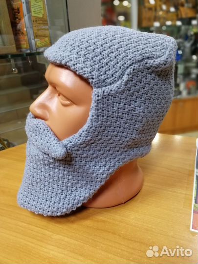 Шапка вязаная с бородой