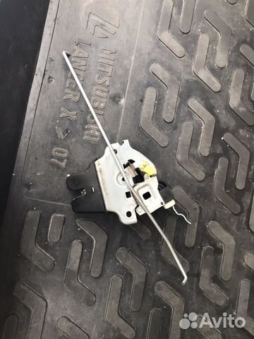 Замок багажника на лансер 10