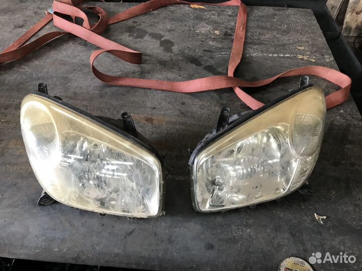 Фара на toyota RAV4 ACA20