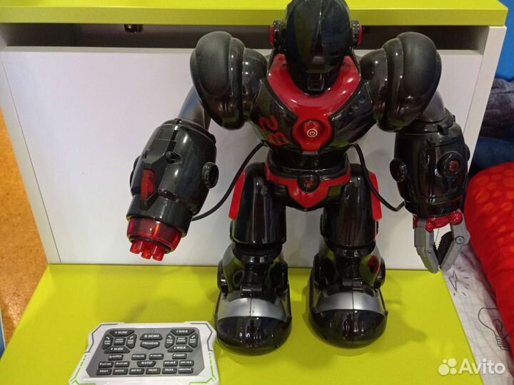 Игрушка робот с пультом