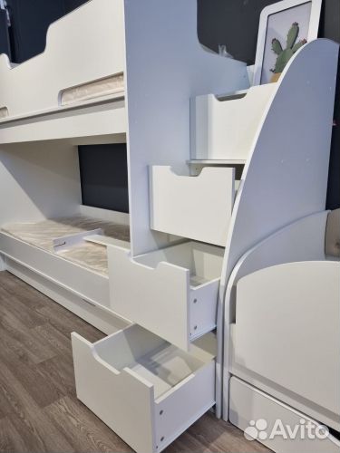 Детская двухярусная кровать