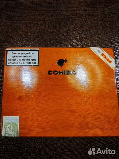 Коробка и пустые тубусы от сигар