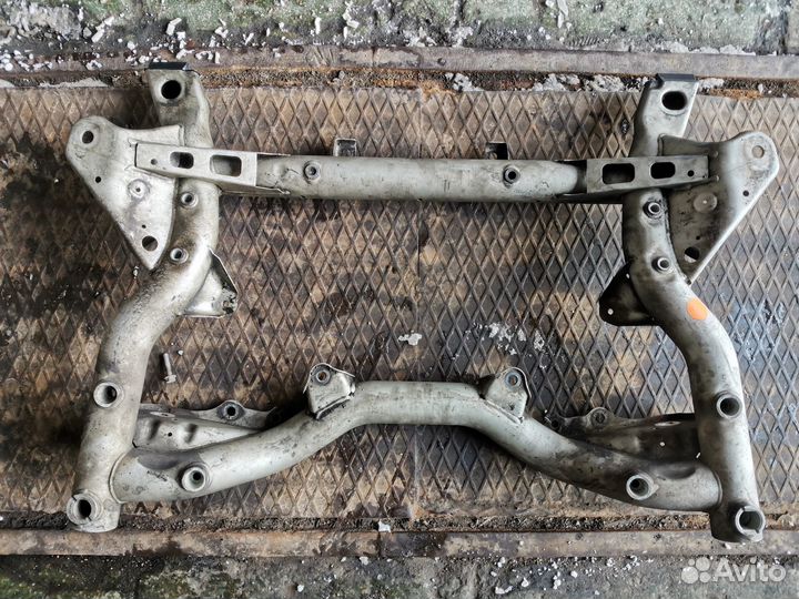 Подрамник передний Mercedes W212 W218