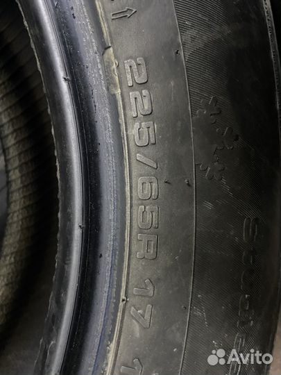 Kumho I'Zen KW31 2.25/65 R17 31
