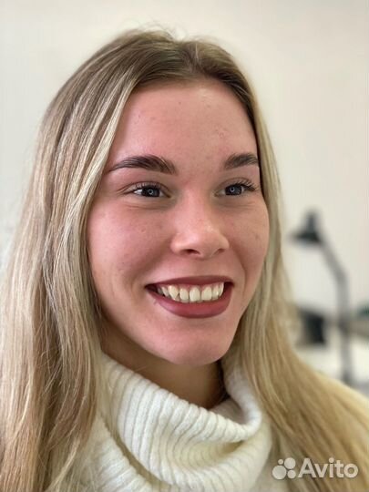 Модель на брови