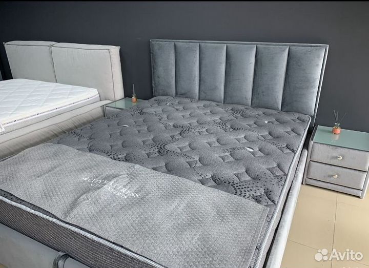 Мягкая двухспальная кровать