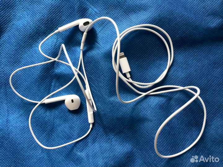 Наушники Apple EarPods lightning