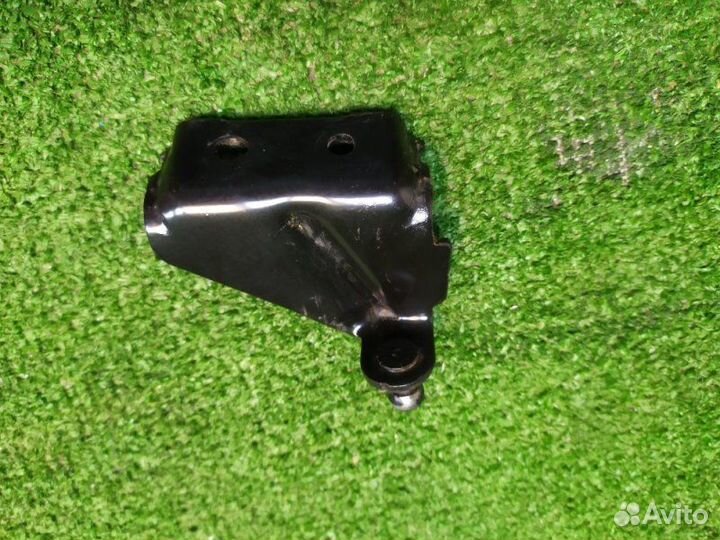 Кронштейн задний левый Ford Maverick TM1 GZ 2006