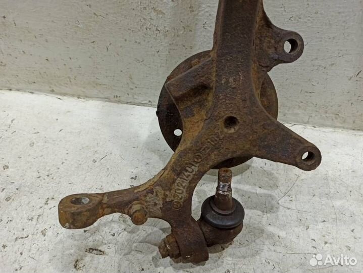 Кулак передний левый A2023300020