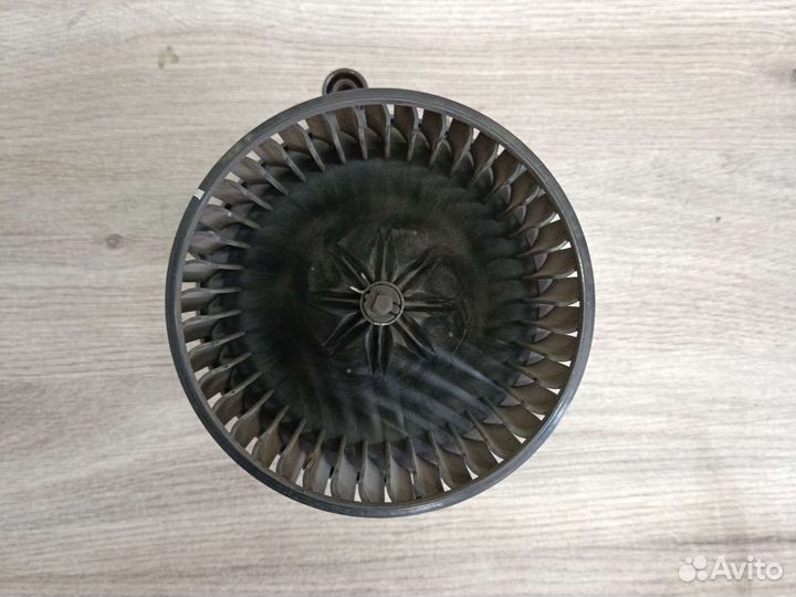 Моторчик отопителя kia Rio 1 2000-2005