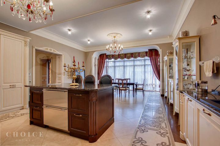 Коттедж 980 м² на участке 17 сот.