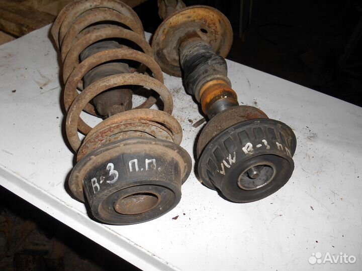 Стойка правая Volkswagen Passat B3 Пассат Б3