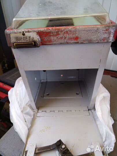 Аппарат для выдачи билетов ретро