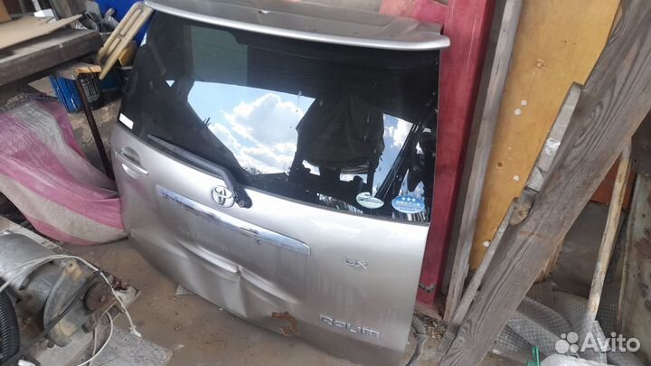 Дверь багажника Toyota raum ncz20