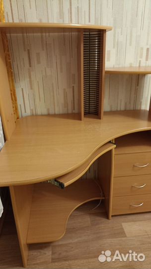 Письменный стол