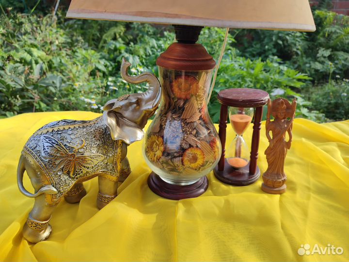 Лампы с абажуром, две из трёх сенсорные